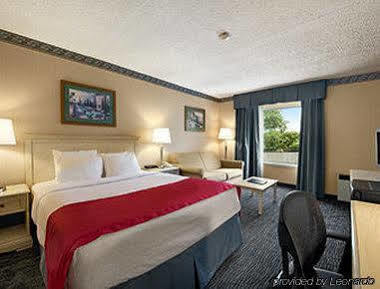 Hotel Ramada By Wyndham Trenton